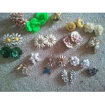 17 paires de boucles d'oreilles en fleurs et fruits