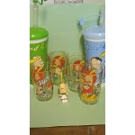 2 gobelets plastiques, 4 verres et 1 porte - cl�s titeuf