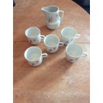 5 tasses et un pot pour le lait en porcelaine