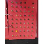 Album de pin's (pins) avec 92 pin's. capacit� enorme (feuilles pr� - pr�par�es avec plus de 500 emplacements) ...