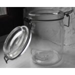 Ancien bocal en verre marque beauce 3 / 4litre. hauteur 16cm avec le bouchon diamètre 10cm. Ancien bocal en verre marque beauce 3 / 4litre. hauteur 16cm avec le bouchon diamètre 10cm.