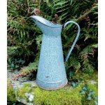 Ancien broc en tle emaille pour la dcoration d'un jardin campagne - shabby