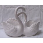 Ancien duo de cygnes vase, pot, cache pot, pour composition florale en céramique blanc 34 x 15 x 24 cm ... Ancien duo de cygnes vase, pot, cache pot, pour composition florale en céramique blanc 34 x 15 x 24 cm ...