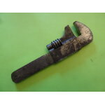 Ancien outil - cl� a molette, cl� a cr�maill�re, dimensions '4x13 cm - aucun nom de fabricant visible ...