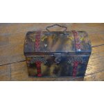 Ancienne boite metal tole forme de malle coffre moka williot , ca 1910.