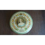 Ancienne boite metal tole lithographiee chocolat a la marquise de sevigne, royat, a rouzaud, ca 1920. ...