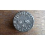Ancienne boite metal tole  vaseline de l'inventeur chesebrough , ca 1900.