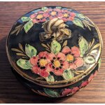 Ancienne bo�te en porcelaine pugi