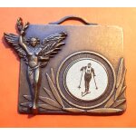 Ancienne médaille bronze victoire - 70 x 60 mm avec pastille ski de fond ou saut tremplin Ancienne médaille bronze victoire - 70 x 60 mm avec pastille ski de fond ou saut tremplin