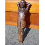 Art populaire belle statuette femlnine en bois a jambe articulee