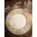 Assiette decor a la main . . . or limoges