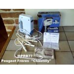 Batteur electrique mod�le  chantilly  - peugeot fr�res complet de ses 3 fouets, notice, garantie, carton ...