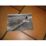 Batz sur mer paludier cueillant le sel a l aide de son  las