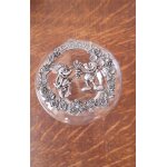 Bonbonnière euro - disney, elle est magnifique avec mickey qui offre des fleurs a mimi. poids 220gr env, ... Bonbonnière euro - disney, elle est magnifique avec mickey qui offre des fleurs a mimi. poids 220gr env, ...