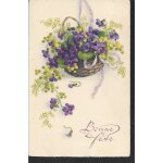 Bouquet de violettes er sparagus dans une corbeille d'osier