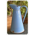 Broc a eau pour toilette - grand pichet en métal emaillé bleu - années 40 Broc a eau pour toilette - grand pichet en métal emaillé bleu - années 40