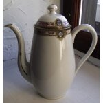Cafeti�re ancienne en porcelaine de limoges d�cor roses. hauteur avec son bouchon 24cm diam�tre 12cm. ...