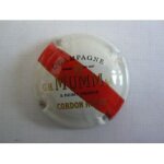 Capsule de champagne g. h. mumm & cie . cordon rouge. beige, rouge, doré et noir Capsule de champagne g. h. mumm & cie . cordon rouge. beige, rouge, doré et noir