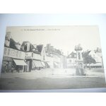 Carte postale ancienne:st amand montrond(cher) place du march�.