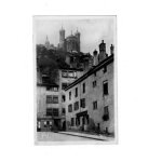 Carte postale : lyon, vieilles maisons au pied de la colline de fourvi�res