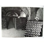 Carte postale moet&chandon - galerie des vins sur 'pupitres' durant le remuage