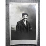 Carte postale portrait homme au brassard