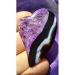 Coeur en agate, pendentif violet et noir. 5. 5 cm. magnifiques couleurs avec cristal. une des plus belles ...