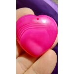 Coeur pendentif en agate rose. forme parfaite et couleurs vives. 4 cm. une des plus belles pierres de ...