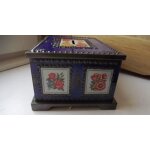 Coffret vintage tirelire ancienne avec sa cl en tle dcore anne 1970 dimensions longueur 16, 6 cm ...