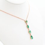 Magnifique collier quatre emeraudes colombiennes avec diamants en or rose 14 carats. Magnifique collier quatre emeraudes colombiennes avec diamants en or rose 14 carats.