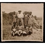 Colon entour� de femmes noires (photo tirage argentique papier brillant)