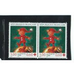 Croix rouge 1998 lot de 2 timbres issus de carnet dentel�s 13 1 / 2 x 13 lutin marchant sur boule dor�e. ...