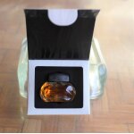 Neuve et ferme dans sa bote d'origine, miniature este lauder knowing. eau de parfum. 3, 5ml