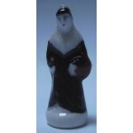 Fve femme en robe noire, voile blanc et panier