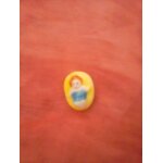 F�ve mini santon divin enfant j�sus fond jaune paille emmaillot� dans linge bleu