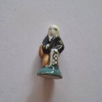 F�ve - santon - cr�che - santon personnage femme socle vert