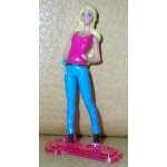 Figurine kinder 2012 barbie t - shirt rose et jeans tr 131