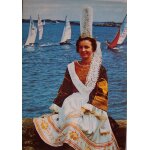 Folklore bretagne jeune fille en costume bigouden