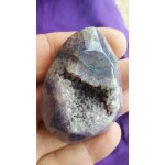 Gode agate pendentif teint violet. facettes au dessus, dos plat, magnifique cristal. veines de dragon. ...