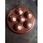 Grand moule a g�teaux ancien.