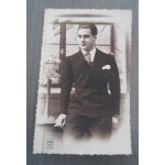 Jeune homme en costume. bonne ann�e. cp photo - w�ry - marcinelle . timbres c�r�s et mercure