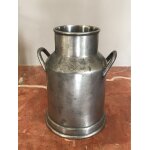 Tr�s jolie petit pot a lait en etain