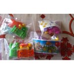 Kinder surprise k03 n 62 et 63 avec les variantes bpz et autocollants voitures 4l et 2cv