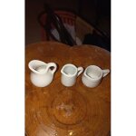 Lot de 3 mini pichet ou cr�mier en porcelaine