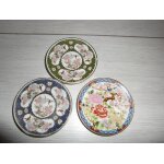 Lot des 3 petites assiettes dcoratives en porcelaine