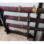 Lot de 3 sabres katana, et support fournis. Lot de 3 sabres katana, et support fournis.