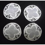 Lot de 4 mini napperons ronds, ou dessous de verre en linon et dentelle fait main. diam�tre 9, 5cm
