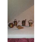 Lot de 5 miniatures en laiton et cuivre, 1 pole, 1 chaudron avec son couvercle, un arrosoir, 1 sceau ...