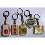 Lot de 5 porte cl�s anciens   vins et alcool  - lot n21