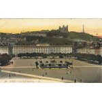 Lyon (rh�ne) - la place bellecour, cath�drale saint - jean, vue g�n�rale, palais de justice et coteau ...